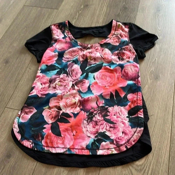 Lululemon Floral Workout Shirt Short Sleeve Size Small - Picture 1 of 9